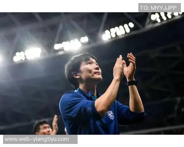 足球报消息称三镇暂无换帅计划邓卓翔与俱乐部沟通尚未深入